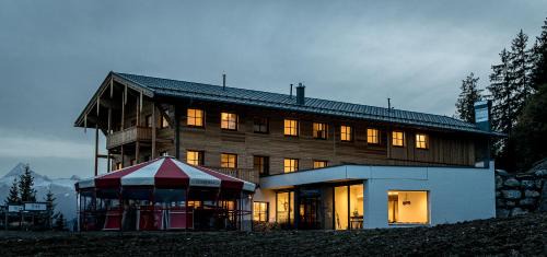 Zell am See Bed & Breakfast | GLOCKNERALM - HIKING- and SKIHOTEL exklusively accessible by cable car