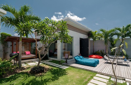 Seminyak Villa | Glorious 4BR Villa, Seminyak! 7Min Walk To Eat Street! W/Private Swimming Pool!