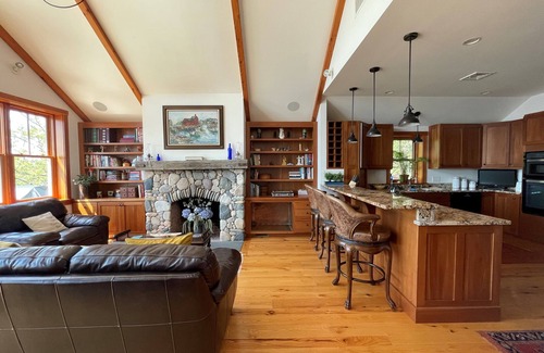 Oak Bluffs House | Glorious Sunsets and Fun on Private Waterfront in Beautiful, Comfortable Home.