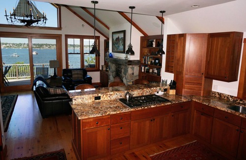 Oak Bluffs House | Glorious Sunsets and Fun on Private Waterfront in Beautiful, Comfortable Home.