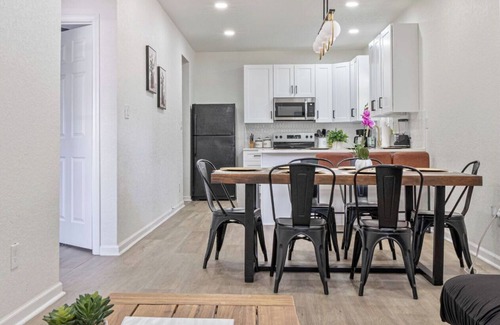 Near East Side Apartment | Glorius Amazing 2br/1ba Stay Near Lively Downtown!