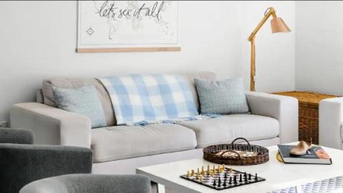 Valla Beach House | Glossies Coastal Retreat - Relax, Escape