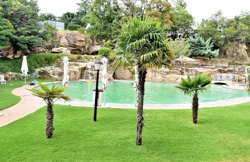 Maseru Apartment | Go on a Safari in South Africa! Onsite Pool & Parking, Near Maseru Golf Course