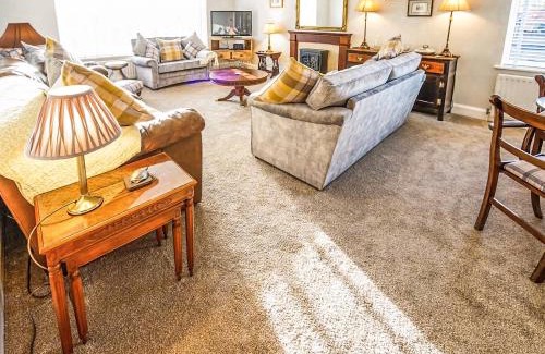 Trevor House | Godre'r Coed