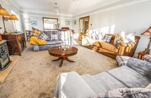 Trevor House | Godre'r Coed
