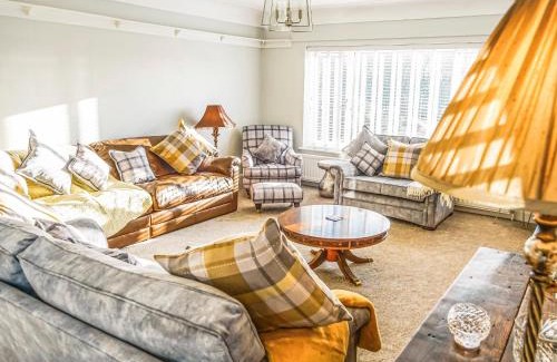 Trevor House | Godre'r Coed
