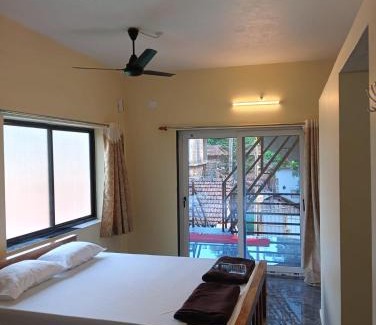 Hireguthi House | Gokarna Beach Nirmala Homestay - Bachelors Not Allowed