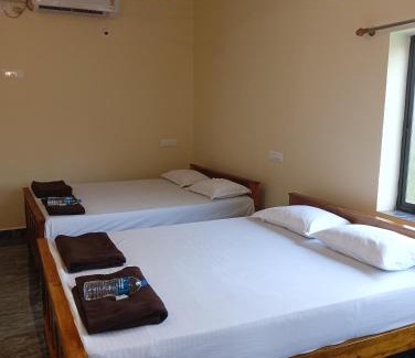 Hireguthi House | Gokarna Beach Nirmala Homestay - Bachelors Not Allowed