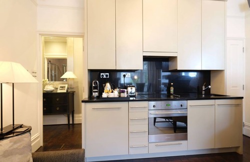 St Ives Apartment | GOLD Award, spa, gym, pool membership, bay view terrace, parking