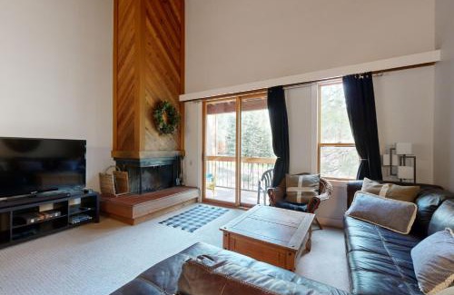 Truckee Apartment | Gold Bend 5034