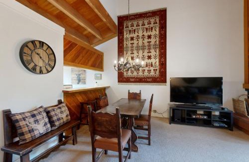 Truckee Apartment | Gold Bend 5034