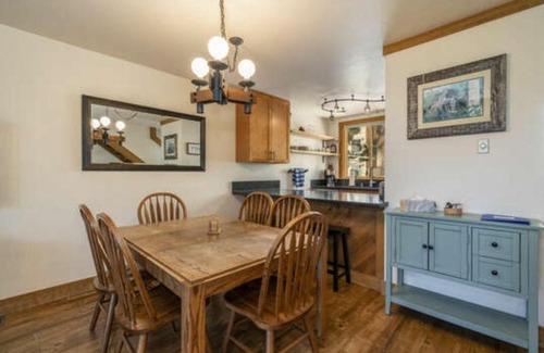 Truckee House | Gold Bend 5111 by Tahoe Mountain Properties