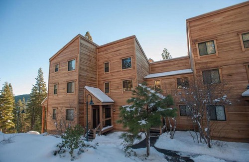 Truckee House | Gold Bend by Tahoe Mountain Properties