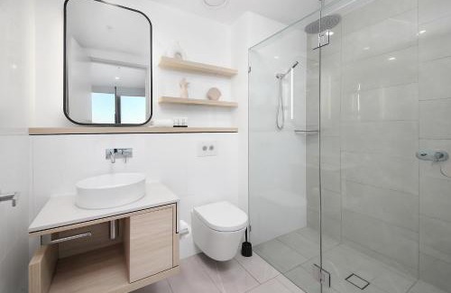 Surfers Paradise Apartment | Gold Coast Retreat 3BR 2BA Sofa Bed Free Parking