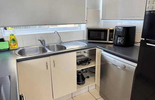 Gold Coast Apartment | Gold Coast Surf View with Parking, Pool, Lift