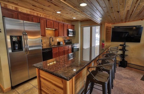 Peak 8 Condo | Goldcamp Launchpad - Location, Hike & Hot Tub!