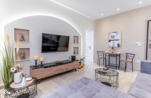 Aigaleo Apartment | 'Golden Angel' Apartment With Modern Style