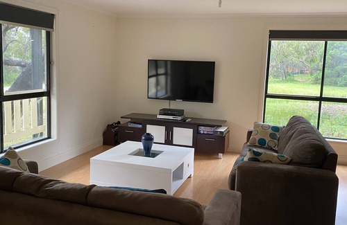 Golden Beach House | GOLDEN BEACH COTTAGE IN QUIET NEIGHBOURHOOD, TWO MINUTES FROM BEACH AND SHOPS