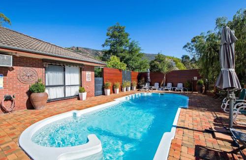 Halls Gap Hotel | Golden Chain Country Plaza Motel Halls Gap