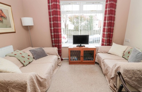 Lowick Cottage | GOLDEN FLEECE COTTAGE, family friendly in Lowick