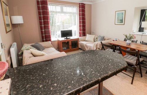 Lowick Cottage | GOLDEN FLEECE COTTAGE, family friendly in Lowick