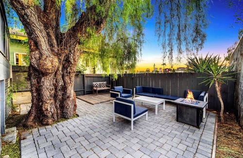 Golden Hill House | Golden Hill Escape | Sleeps 8 + High-Speed WiFi
