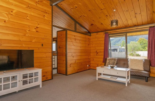 Pauanui Cottage | Golden Holidaze - Pauanui Holiday Home