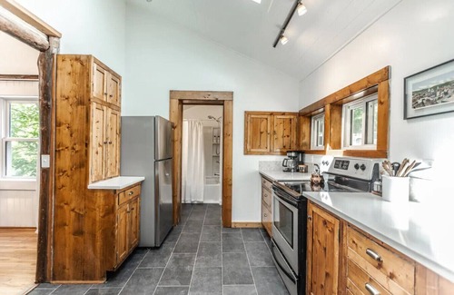 Woodfin Cabin | Golden Holler: A Mountain Retreat in Asheville