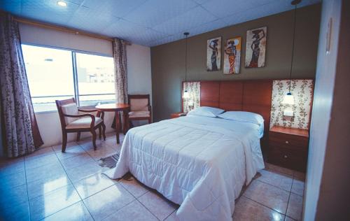 Quevedo Bed & Breakfast | Golden Hotel