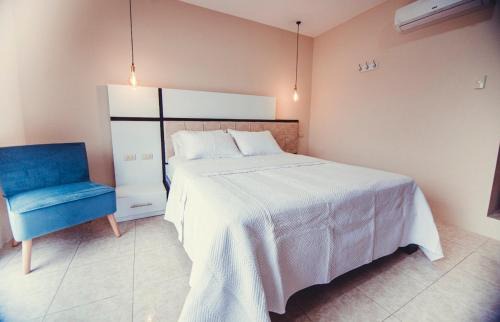 Quevedo Bed & Breakfast | Golden Hotel