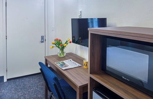 College Hotel | Golden North Inn