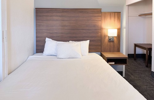 College Hotel | Golden North Inn