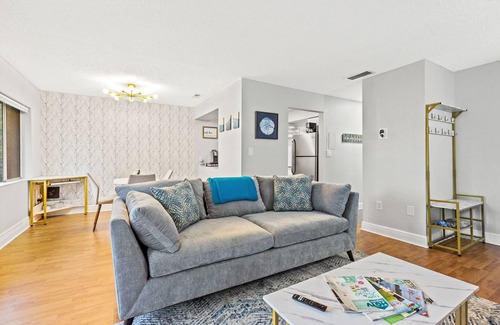 Largo Condo | Golden Oasis in Clearwater, 3 Heated Pools, 13 Minutes from the Beach! 🏝️