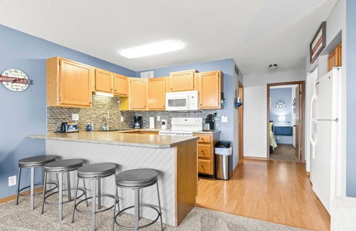 Osage Beach Condo | Golden Reef! NEW pool! State park views! GR102