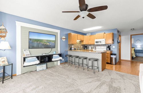 Osage Beach Condo | Golden Reef! NEW pool! State park views! GR102
