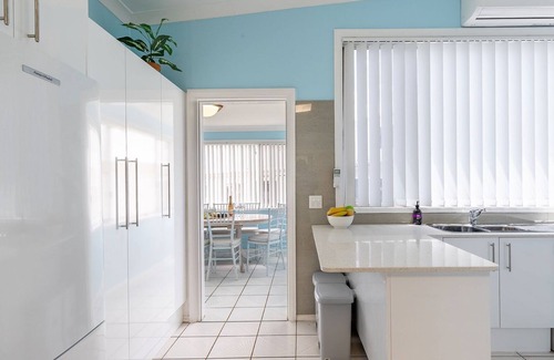 Fingal Bay House | Golden Sands 2 Short Street, Air Con, Wifi, Beach View