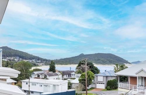 Fingal Bay House | Golden Sands 2 Short Street, Air Con, Wifi, Beach View