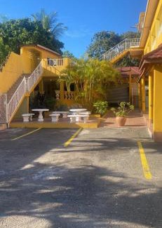Saint Andrew House | Golden Spring Guest Rooms by Sebastian