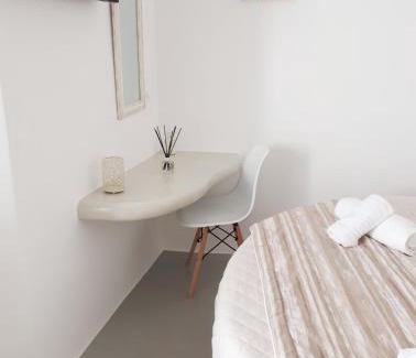 Akrotiri Apartment | Golden Stone Santorini Suites