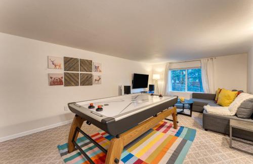 Truckee House | Golden Summit by AvantStay Stunning Secluded Cabin w Access to Tahoe Donner