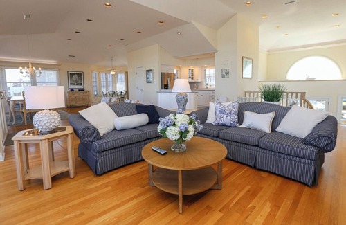 Colington House | Goldenberg - 🏄Enjoy Spectacular Views from this 4 BR Oceanfront Home🏄