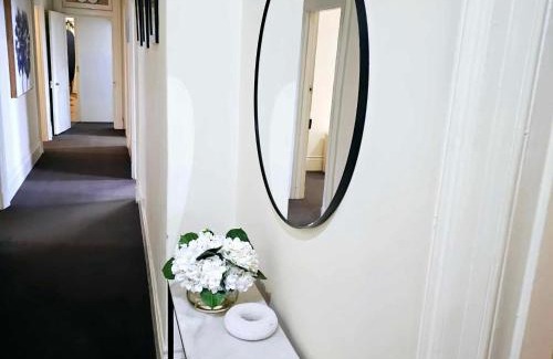 Bendigo House | Goldfields Executive House-4BR 3BA Sleeps 8-10 Corporate stays-Bendigo CBD
