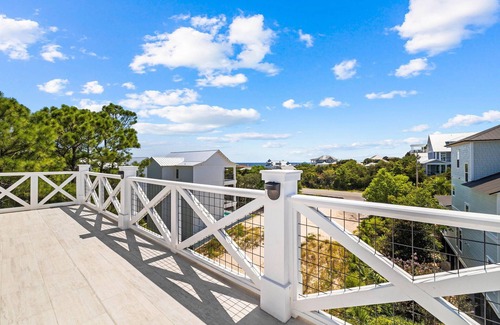 Dune Allen Beach Villa | Golf Cart+10 Bikes! 5-Min Walk to Beach! Pool+Spa (Heatable) 8 Bed+Carriage Home