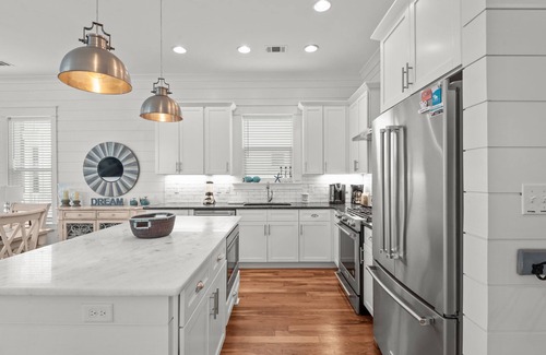 Greenway Park House | Golf Cart ☀️ Beach Chairs, Community Pool, Gated Community ☀️