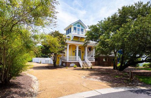 Corolla House | Golf Cart Friendly Pool Game Room & Resort Perks
