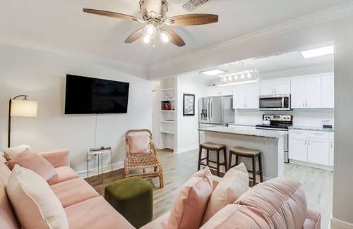 Old Town Cottage | Golf Cart included with property!