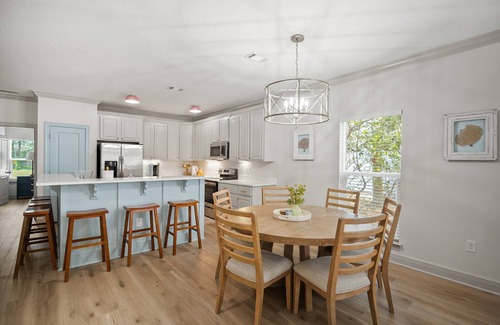 Villages of Crystal Beach House | Golf Cart | Pool | Fam Friendly | Walk 2 Beach