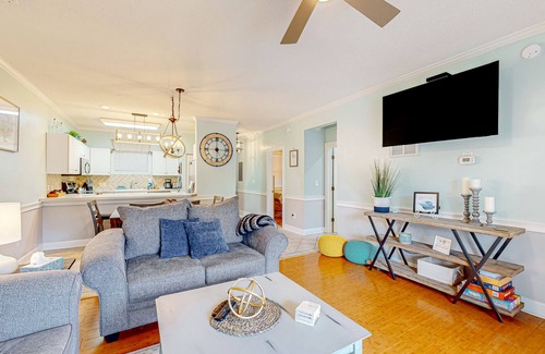 Central Myrtle Beach Condo | Golf-club adjacent condo with a washer/dryer, elevator, & on-site pool