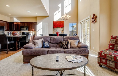 New Braunfels Condo | Golf-course getaway with fairway views, pool, WiFi, & central AC