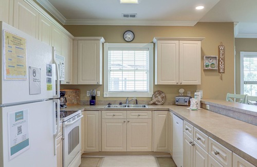 Central Myrtle Beach Condo | Golf Course View, Pool Access: Myrtle Beach Condo!